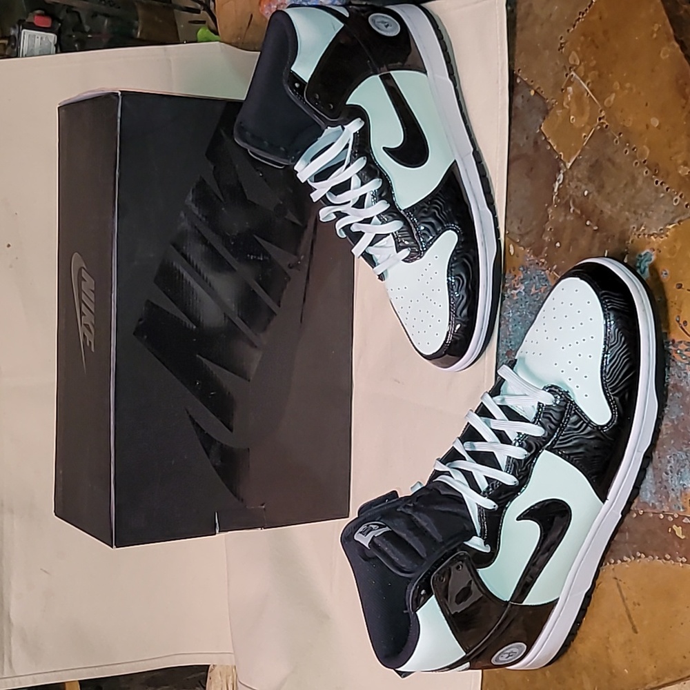 Nike. Dunk Hi. "Barely green". The NBA All Star Game in Indianapolis edition. 14